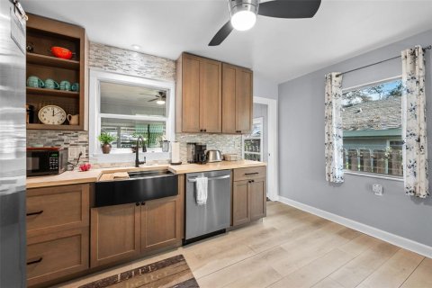 House in Gulfport, Florida 2 bedrooms, 80.55 sq.m. № 1657790 - photo 11