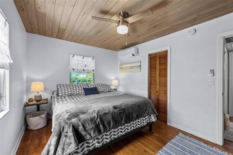 House in Gulfport, Florida 2 bedrooms, 80.55 sq.m. № 1657790 - photo 16