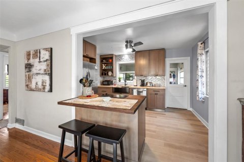 House in Gulfport, Florida 2 bedrooms, 80.55 sq.m. № 1657790 - photo 7