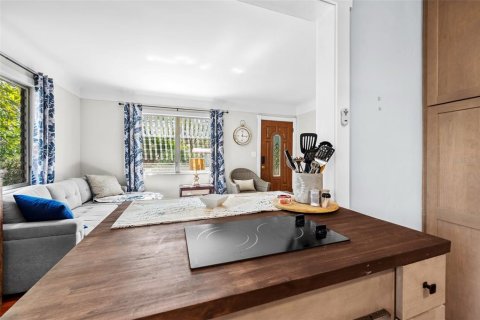 House in Gulfport, Florida 2 bedrooms, 80.55 sq.m. № 1657790 - photo 14