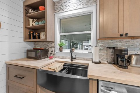 House in Gulfport, Florida 2 bedrooms, 80.55 sq.m. № 1657790 - photo 10