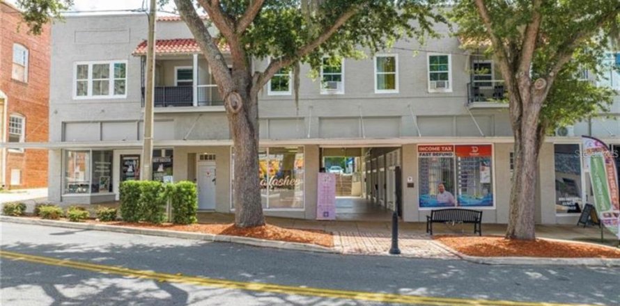 Propiedad comercial en Haines City, Florida 1312.52 m2 № 1916275
