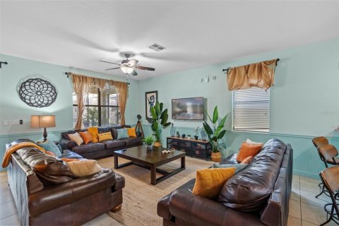 Casa en venta en Davenport, Florida, 9 dormitorios, 363.15 m2 № 1886479 - foto 4
