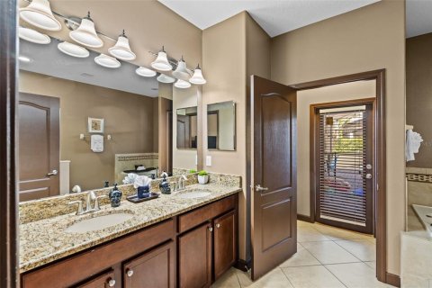Casa en venta en Davenport, Florida, 9 dormitorios, 363.15 m2 № 1886479 - foto 29