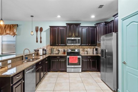 Casa en venta en Davenport, Florida, 9 dormitorios, 363.15 m2 № 1886479 - foto 7