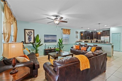 Casa en venta en Davenport, Florida, 9 dormitorios, 363.15 m2 № 1886479 - foto 5