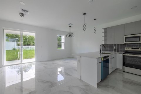Touwnhouse à vendre à Davenport, Floride: 3 chambres, 143.16 m2 № 1870590 - photo 5