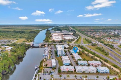 Townhouse in Merrit Island, Florida 3 bedrooms, 137.77 sq.m. № 1528455 - photo 4