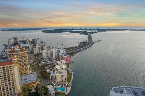 Condo in Sarasota, Florida, 2 bedrooms  № 1538412 - photo 1