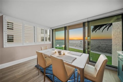 Condo in Sarasota, Florida, 2 bedrooms  № 1538412 - photo 12
