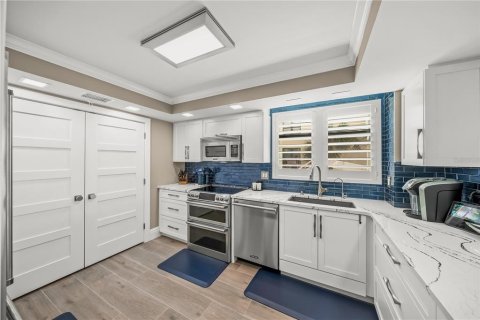 Condo in Sarasota, Florida, 2 bedrooms  № 1538412 - photo 10