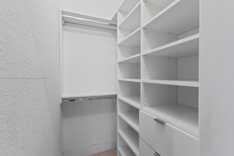 Casa en venta en Miami, Florida, 3 dormitorios, 146.69 m2 № 1889710 - foto 18