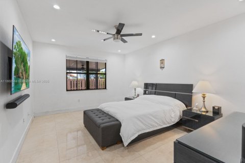 Casa en venta en Miami, Florida, 3 dormitorios, 146.69 m2 № 1889710 - foto 13