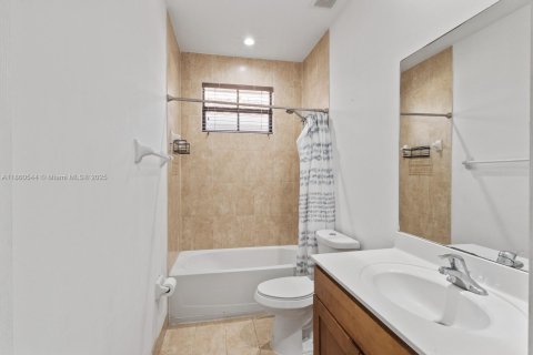 Casa en venta en Miami, Florida, 3 dormitorios, 146.69 m2 № 1889710 - foto 19