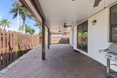 Casa en venta en Miami, Florida, 3 dormitorios, 146.69 m2 № 1889710 - foto 25
