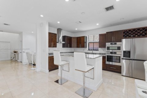 Casa en venta en Miami, Florida, 3 dormitorios, 146.69 m2 № 1889710 - foto 10