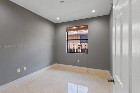 Casa en venta en Miami, Florida, 3 dormitorios, 146.69 m2 № 1889710 - foto 17