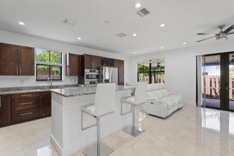Casa en venta en Miami, Florida, 3 dormitorios, 146.69 m2 № 1889710 - foto 8