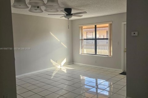 Кондоминиум с 2 спальнями в Санрайз, Флорида № 2003867