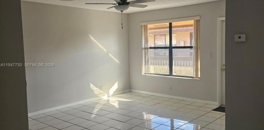 Кондоминиум с 2 спальнями в Санрайз, Флорида № 2003867