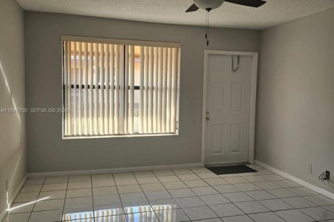 Снять в аренду кондоминиум в Санрайз, Флорида 2 спальни, 70.61м2, № 2003867 - фото 5