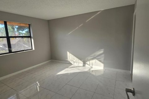 Снять в аренду кондоминиум в Санрайз, Флорида 2 спальни, 70.61м2, № 2003867 - фото 8