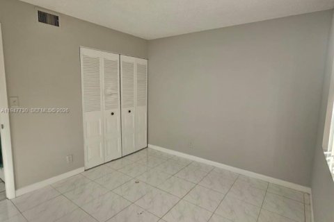 Снять в аренду кондоминиум в Санрайз, Флорида 2 спальни, 70.61м2, № 2003867 - фото 4