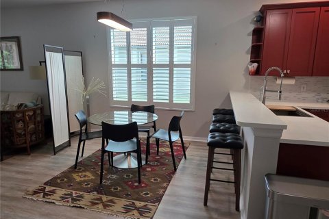 Villa ou maison à louer à Sarasota, Floride: 2 chambres, 160.72 m2 № 2408577 - photo 4