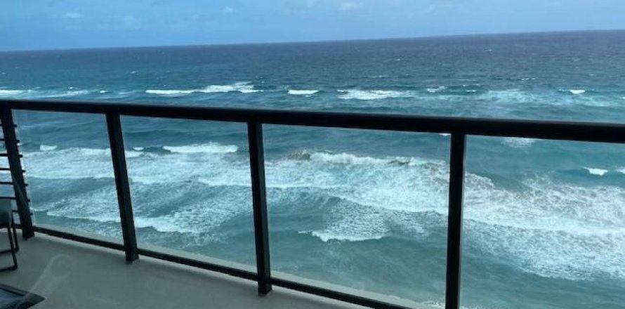 Кондоминиум с 2 спальнями в Бока-Ратон, Флорида № 1152137