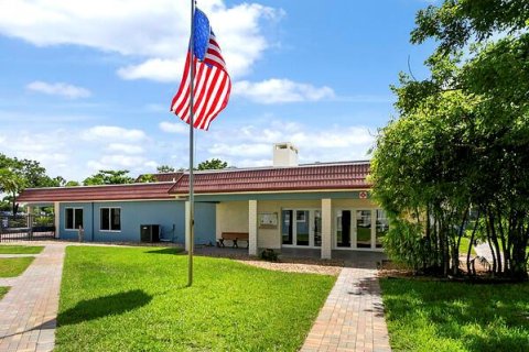 Condo in Wilton Manors, Florida, 2 bedrooms № 2254594 - photo 17