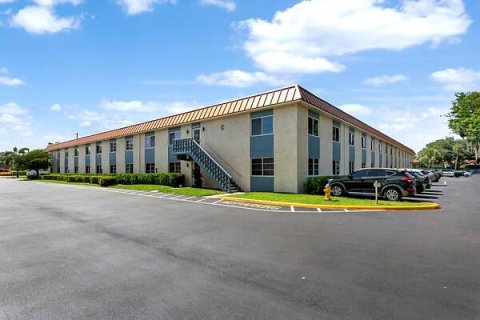 Condo in Wilton Manors, Florida, 2 bedrooms № 2254594 - photo 19