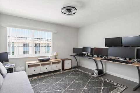 Condo in Wilton Manors, Florida, 2 bedrooms № 2254594 - photo 11