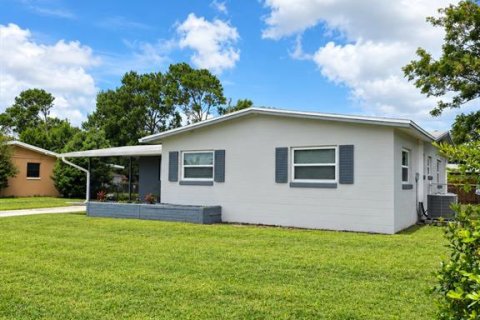 Villa ou maison à vendre à Titusville, Floride: 3 chambres, 108.23 m2 № 2403108 - photo 2