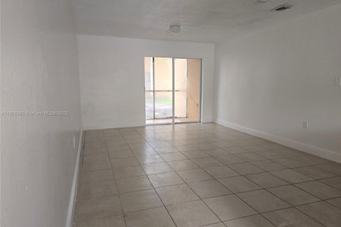 Condominio en alquiler en Miramar, Florida, 2 dormitorios, 100.71 m2 № 2012439 - foto 3