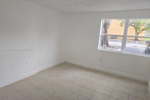 Condominio en alquiler en Miramar, Florida, 2 dormitorios, 100.71 m2 № 2012439 - foto 4