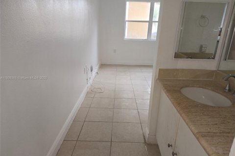 Condominio en alquiler en Miramar, Florida, 2 dormitorios, 100.71 m2 № 2012439 - foto 9