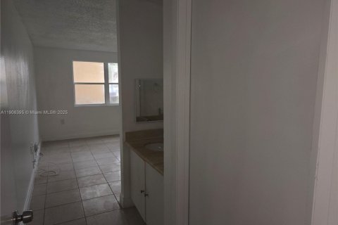 Condominio en alquiler en Miramar, Florida, 2 dormitorios, 100.71 m2 № 2012439 - foto 7