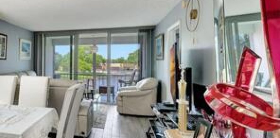 Condo in Tamarac, Florida, 2 bedrooms  № 2078218