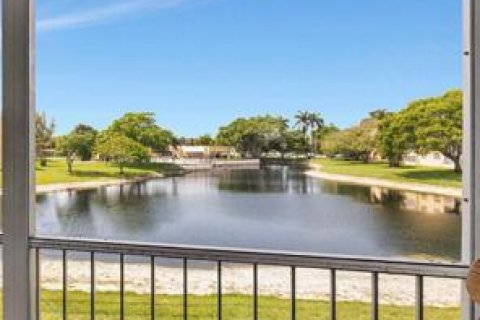 Condo in Tamarac, Florida, 2 bedrooms  № 2078218 - photo 3