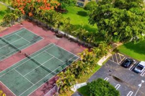 Condo in Tamarac, Florida, 2 bedrooms  № 2078218 - photo 8