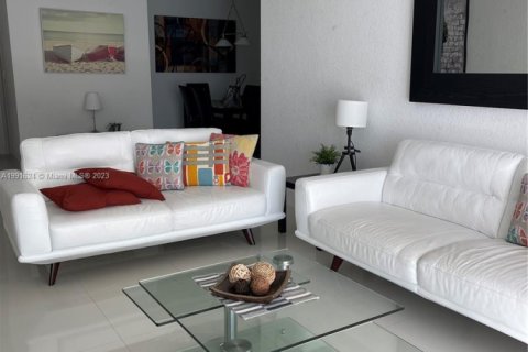 Condo in Hollywood, Florida, 2 bedrooms  № 2035621 - photo 3