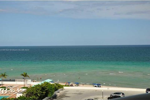 Condo in Hollywood, Florida, 2 bedrooms  № 2035621