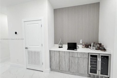 House in Cape Coral, Florida 4 bedrooms № 1686205 - photo 7