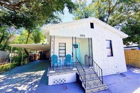 Villa ou maison à Tampa, Floride 4 chambres, 120.31 m2 № 2342030