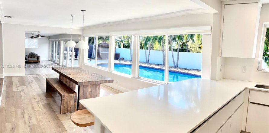 Villa ou maison à Miami, Floride 4 chambres, 241.55 m2 № 1986672