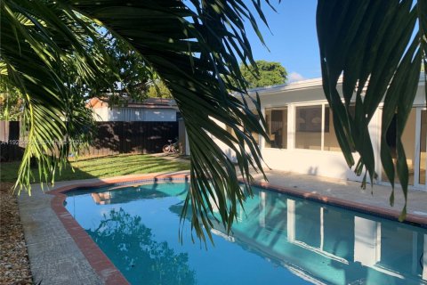 Villa ou maison à louer à Miami, Floride: 4 chambres, 241.55 m2 № 1986672 - photo 9