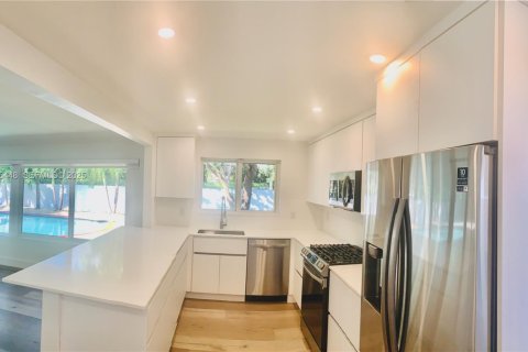 Villa ou maison à louer à Miami, Floride: 4 chambres, 241.55 m2 № 1986672 - photo 7