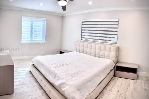 Villa ou maison à louer à Miami, Floride: 4 chambres, 241.55 m2 № 1986672 - photo 13