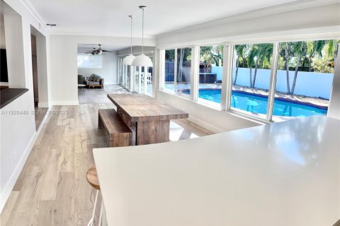Villa ou maison à louer à Miami, Floride: 4 chambres, 241.55 m2 № 1986672 - photo 6