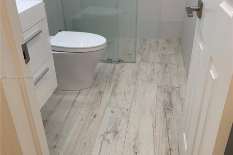 Villa ou maison à louer à Miami, Floride: 4 chambres, 241.55 m2 № 1986672 - photo 17